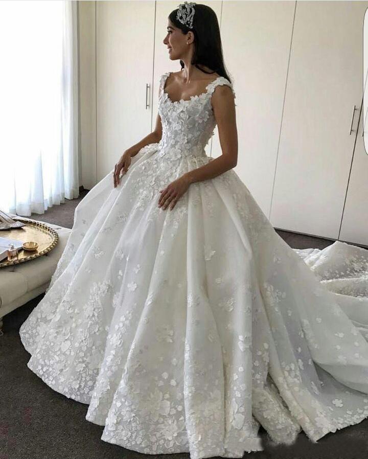 Chic Ball Gown Backless Lace Appliques Wedding Dress Sweetheart