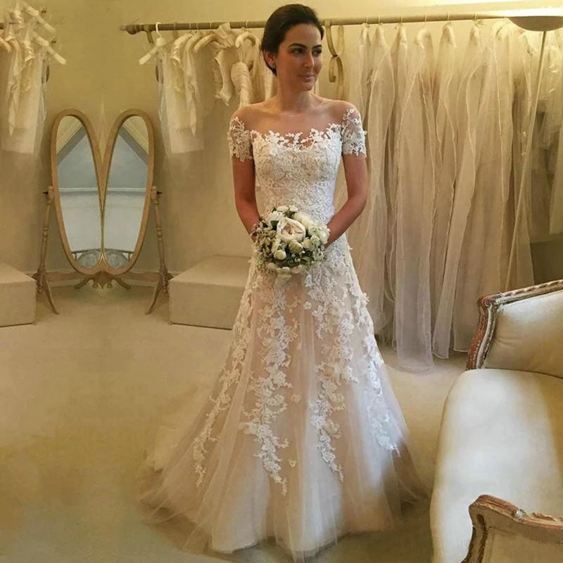 Gorgeous Tulle Wedding Dress Lace Applique A-line Bridal Dress