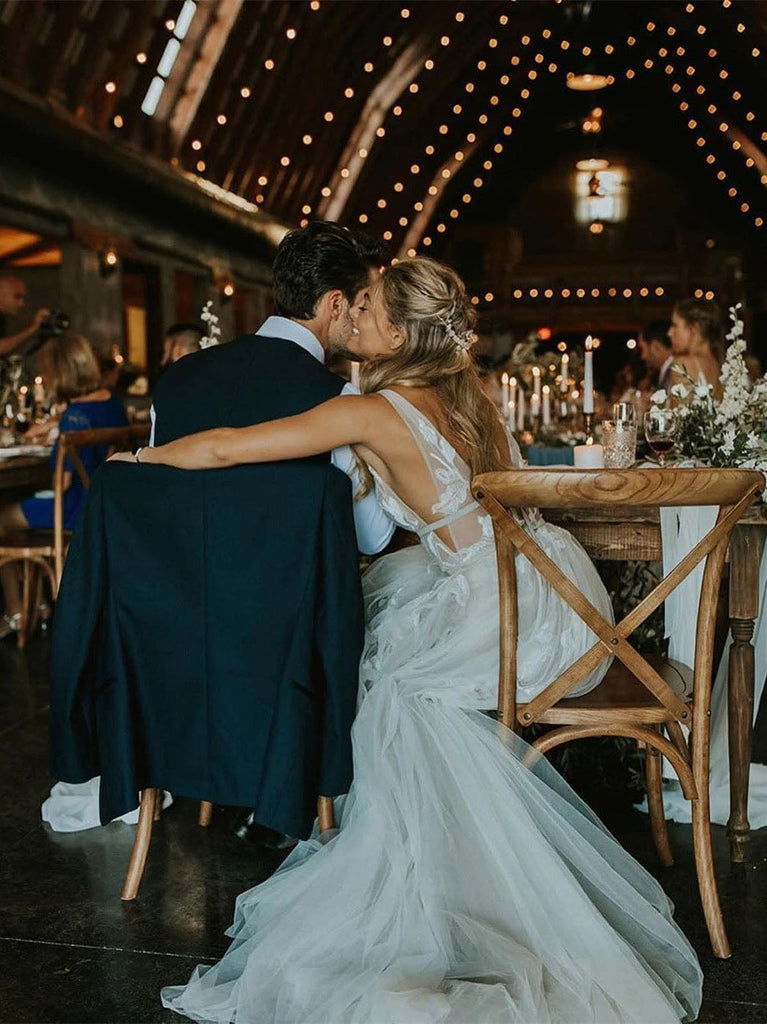 Marvelous V-neck A-line Wedding Dress Appliques Tulle Bridal Gowns OKU42