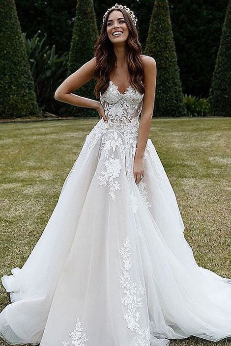Sweetheart Tulle A-line Appliques Wedding Dress with Lace Beach Wedding Gown OKU39